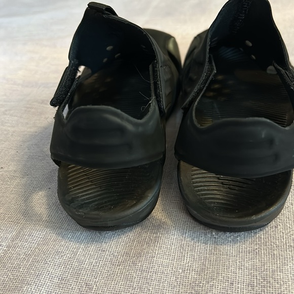 NWOT Nike Youth shoes - Picture 4 of 7